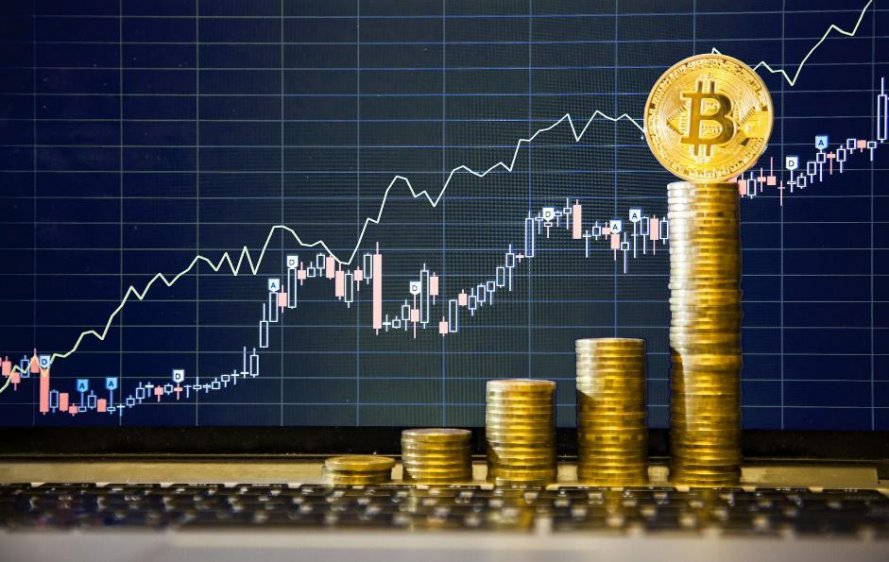 Bitcoin dominates the market at $6.400